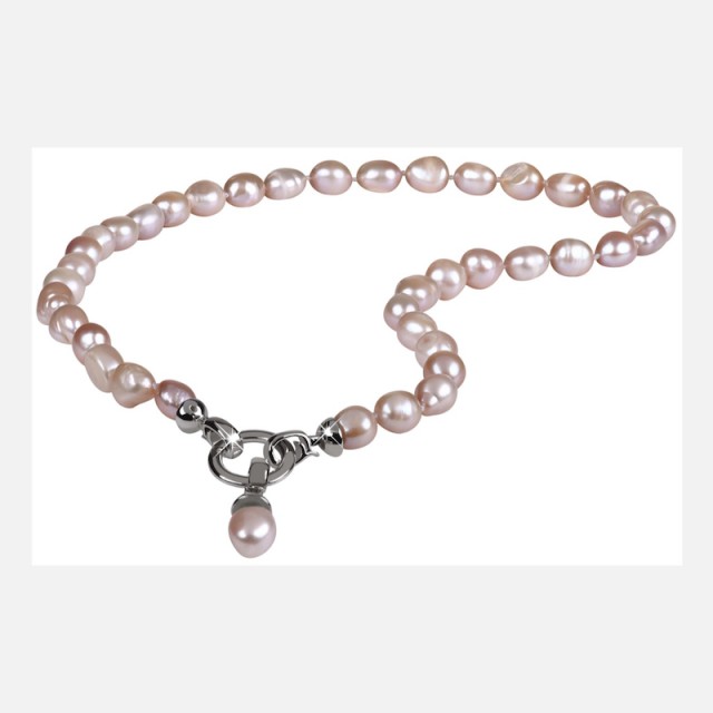Pearl necklace with pendant