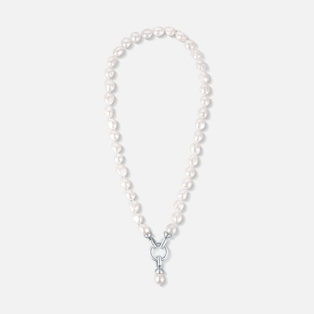Bílý perlový náhrdelník s přívěskem