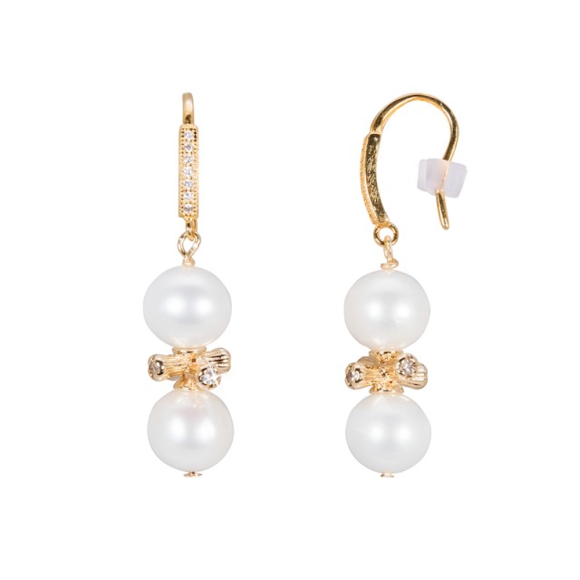 Glittering pearl earrings