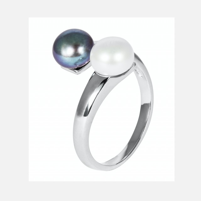 Silver pearl ring