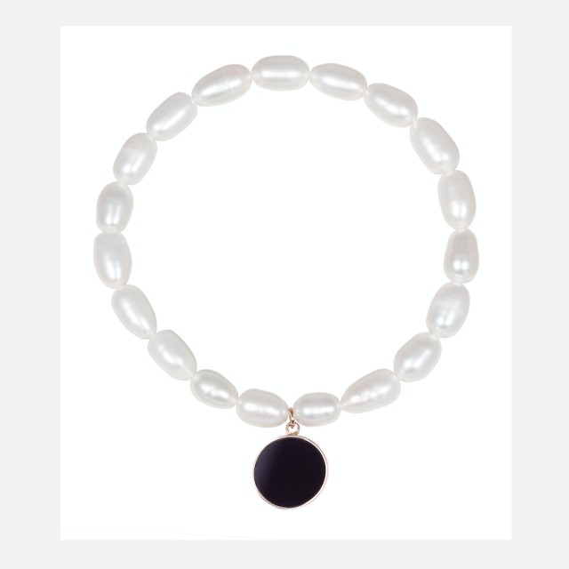 White pearl bracelet with pendant
