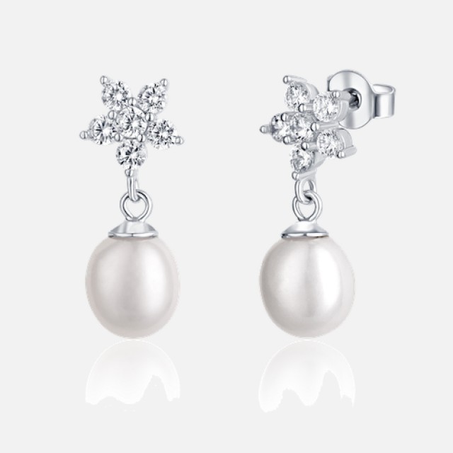 Pearl flower earrings