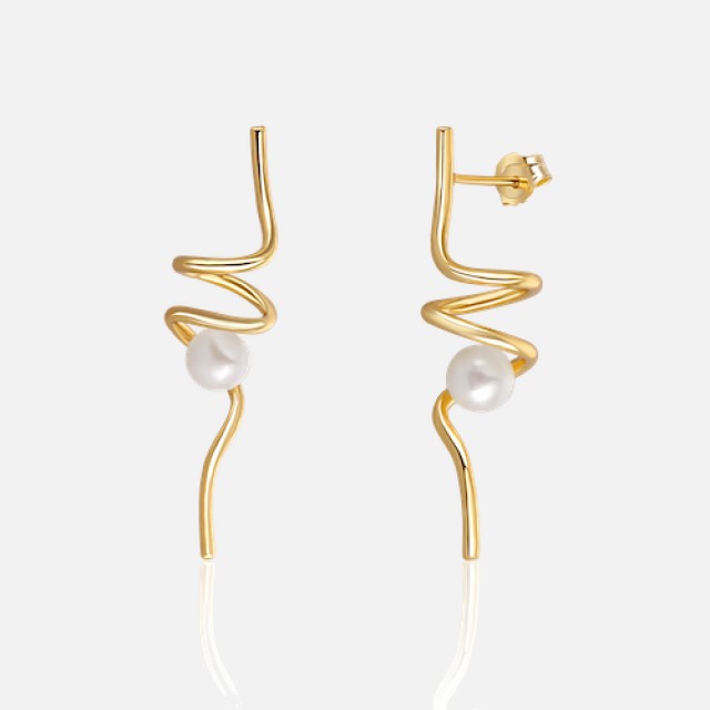 Luxury gilded pearl earrings