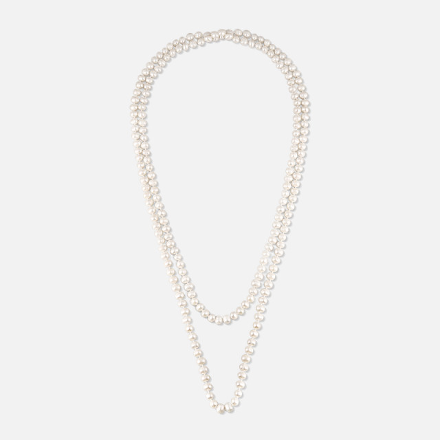Dlouhý náhrdelník z bílých perel